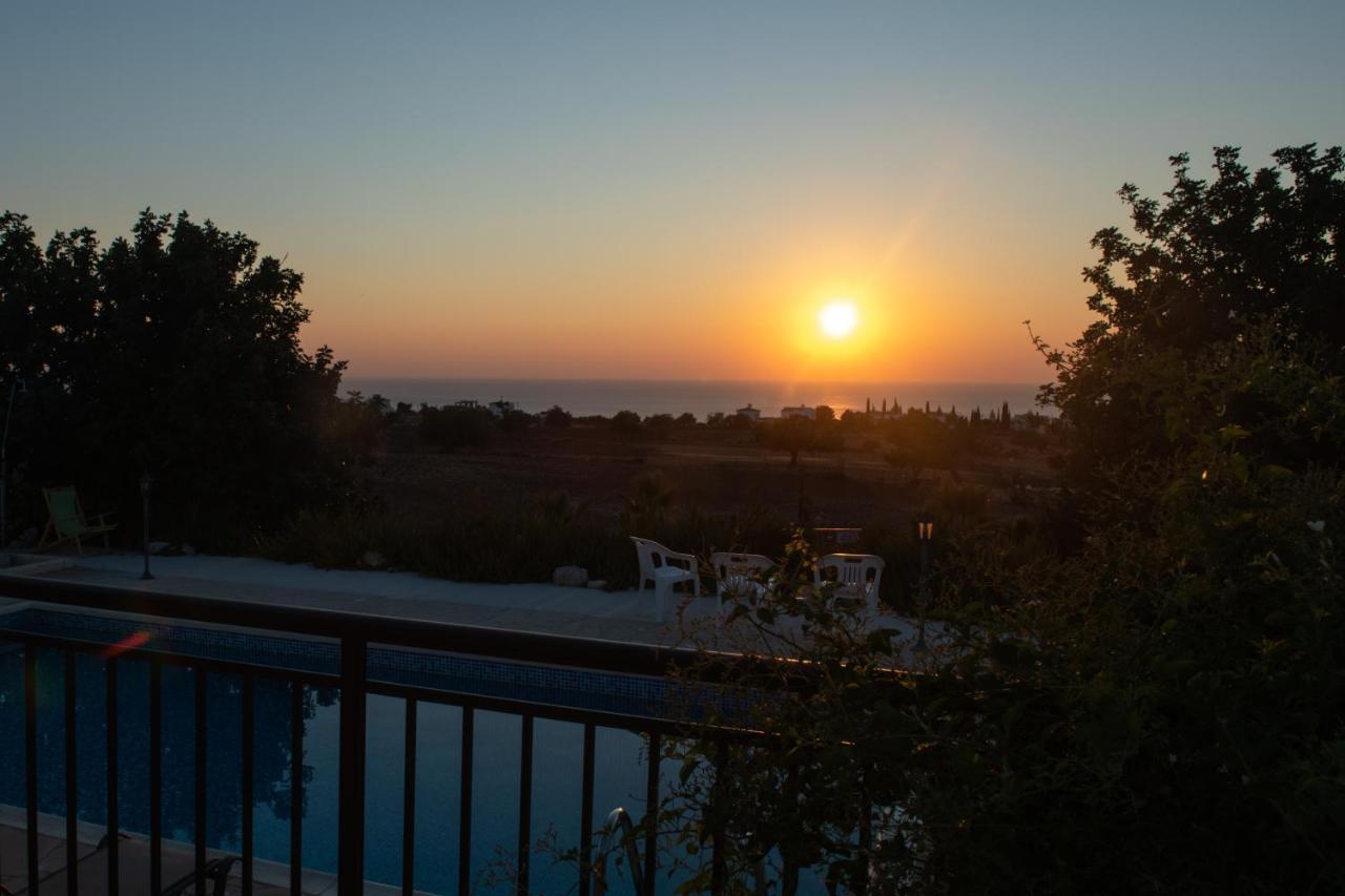 Adonis Villa Coral Bay Exterior photo